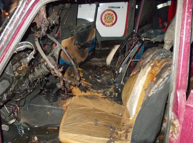 В ніч на католицький Великдень в одному з сіл Тячівщини загорівся автомобіль