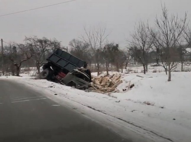 У Мукачеві вранці сталась аварія. Опубліковано відео