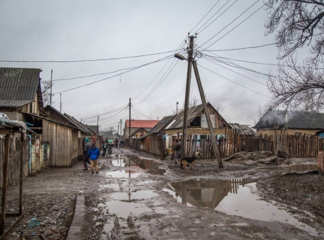 Журналісти порівняли, як живуть роми в Києві та на Закарпатті