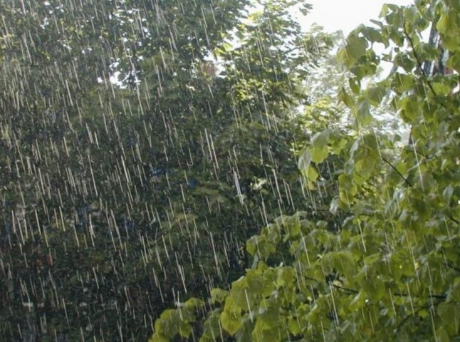Метеорологи Закарпаття прогнозують сильні дощі та град