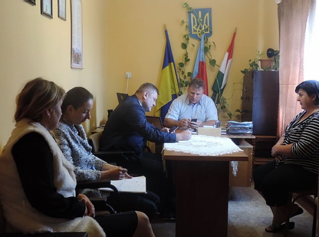 Жителі трьох сіл Берегівщини прийшли до головного міліціонера району зі своїми проблемами