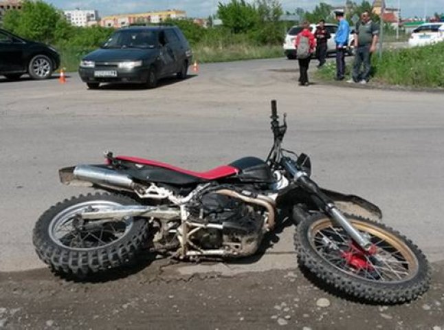 В Ужгороді мотоцикліст зіткнувся з автомобілем «ВАЗ-21112» (ФОТО)