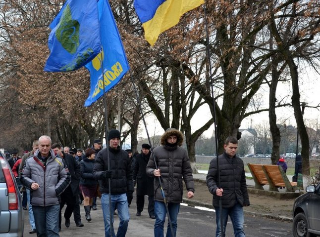 Ужгородський Євромайдан вшанував хвилиною мовчання пам’ять громадян, які загинули під час сутичок у Києві