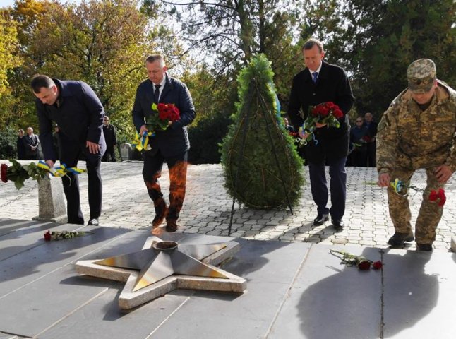 В Ужгороді на Пагорбі Слави вшанували пам’ять загиблих воїнів
