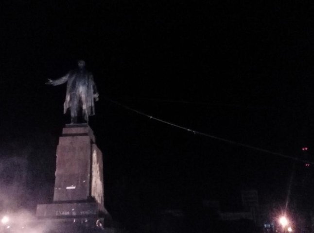 Як падав найбільший в Україні пам’ятник Леніну (ВІДЕО)