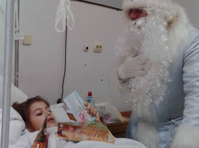 Дівчинці, на яку впало в Ужгороді дерево, депутати виділили 30 тисяч гривень на лікування