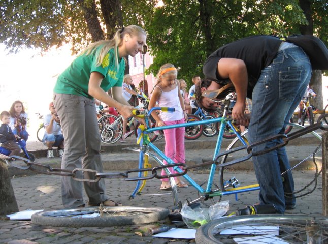 Для діток в Ужгороді організували цікавий велоквест