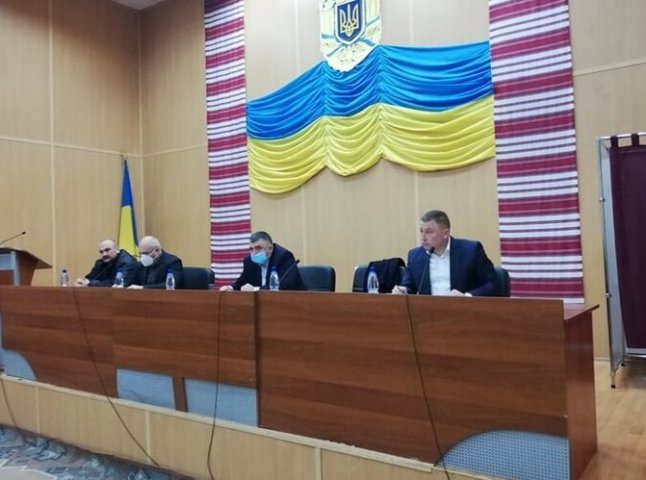 Скандал на Мукачівщині: робота районної ради залишається заблокованою