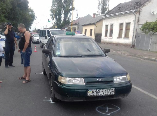 В Ужгороді водій автомобіля "ВАЗ" наїхав на п’яного пішохода