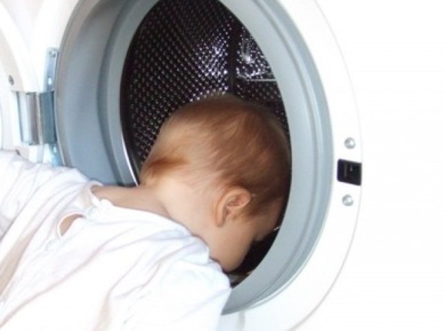 У Хусті дитину вбило струмом від пральної машинки