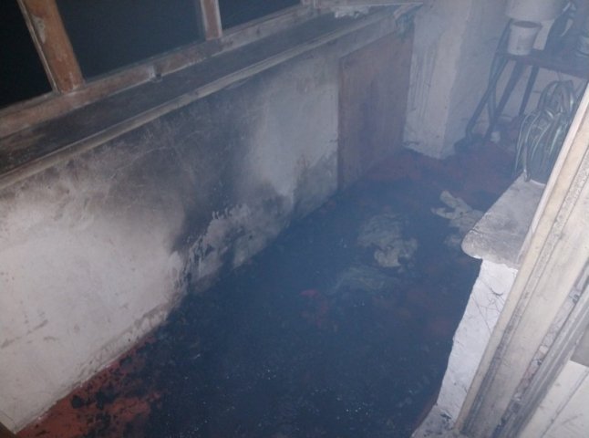 У Хусті спалахнула пожежа. Евакуювали 15 людей
