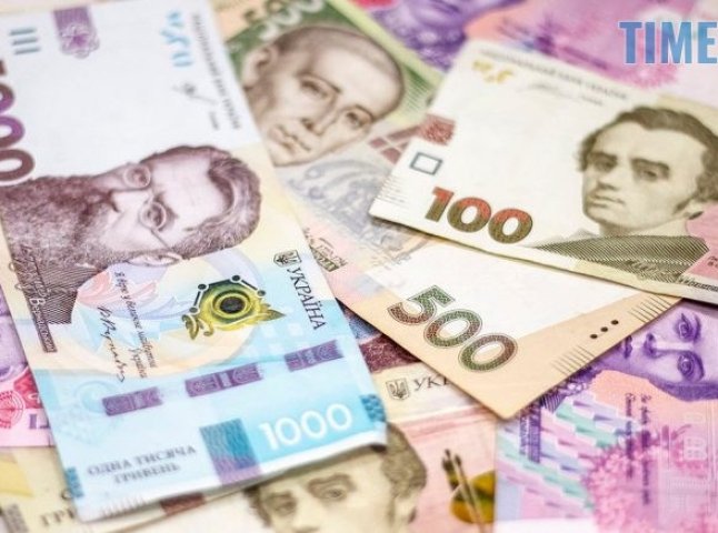 Закарпатець незаконно привласнив приблизно 700 тисяч гривень від клієнтів банку, в якому працює