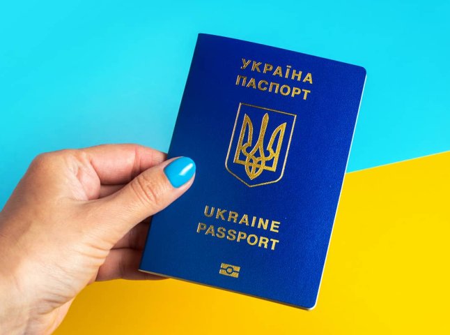 Як тепер здійснюватиметься виїзд за кордон для українців