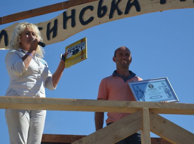 На Хустщині зафіксували рекорд: під час "Пинтя Фесту" закарпатці зварили найбільшу дзяму в Україні
