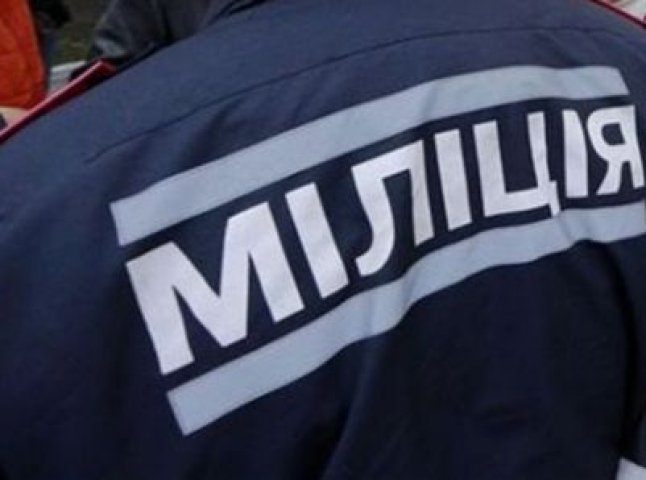 У Мукачеві зловмисник побив міліціонера: у правоохоронця зламаний палець та порвана форма