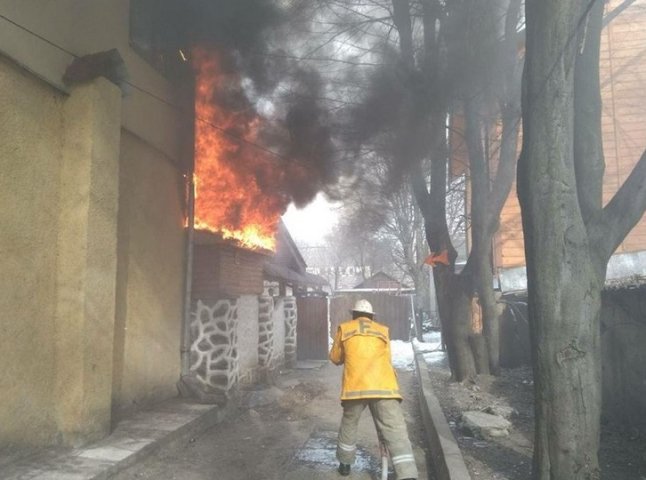 8 рятувальників гасили пожежу в кафе