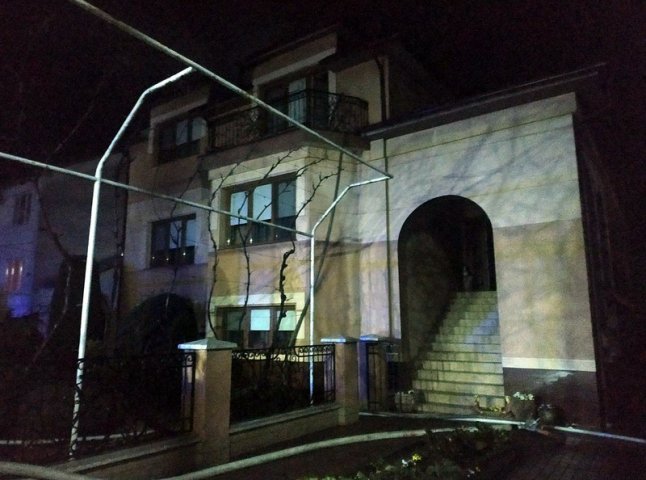 Через удар блискавки на Мукачівщині загорівся будинок