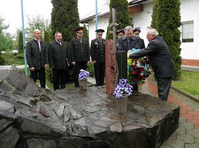 Закарпатські рятувальники вшанували пам’ять загиблих ліквідаторів-чорнобильців