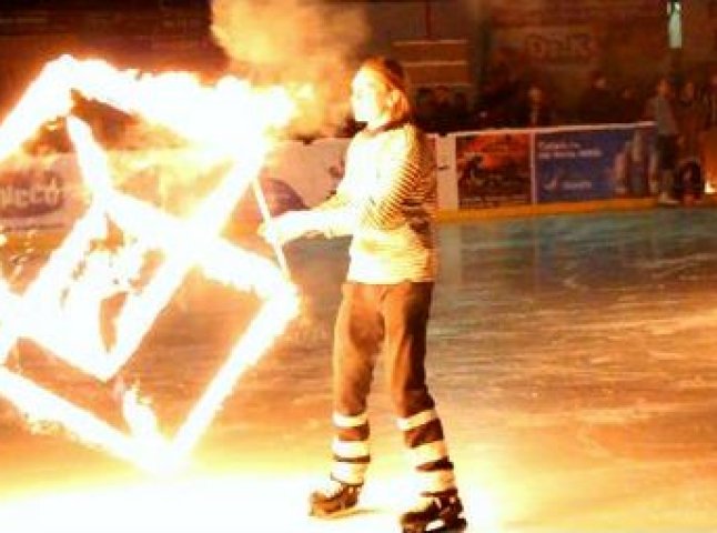На ковзанці «Ice Land», що в Ужгороді, відбулось унікальне вогняне шоу (ФОТО, ВІДЕО)