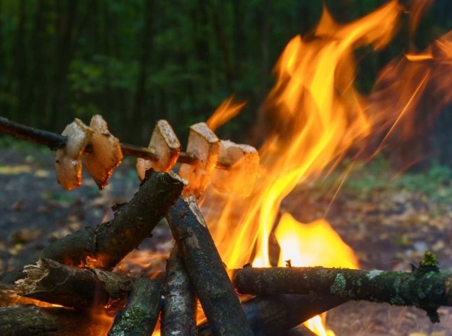 Жителів Закарпаття просять бути особливо обережними з вогнем