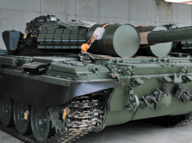 У Чехії активісти купили для ЗСУ модернізований танк Т-72 Avenger