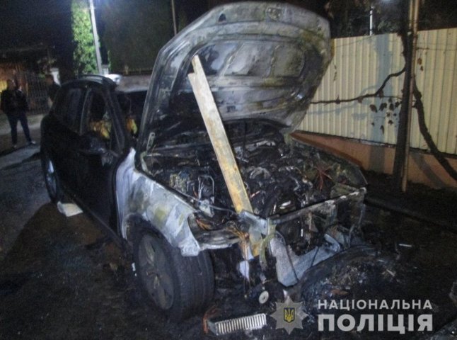 Стало відомо, кому належать машини, які підпалили вночі в Ужгороді