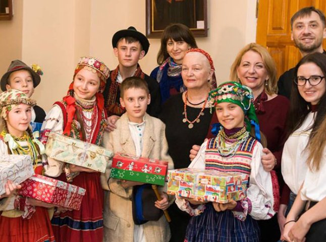 Закарпатські дітлахи заколядували для Філарета та зустрілись із першою леді України та мером Києва
