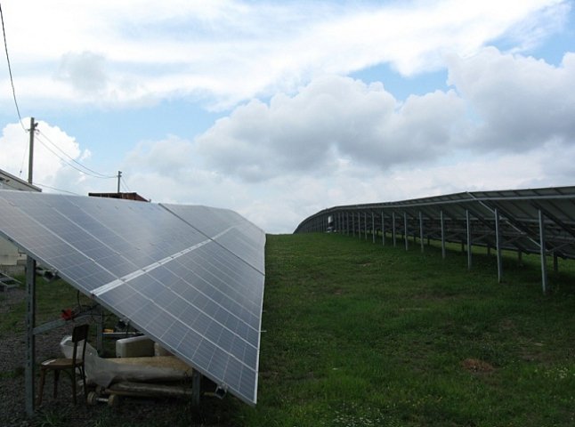 На Закарпатті будують нову сонячну електростанцію. В проект вклали більше 3 мільйонів євро