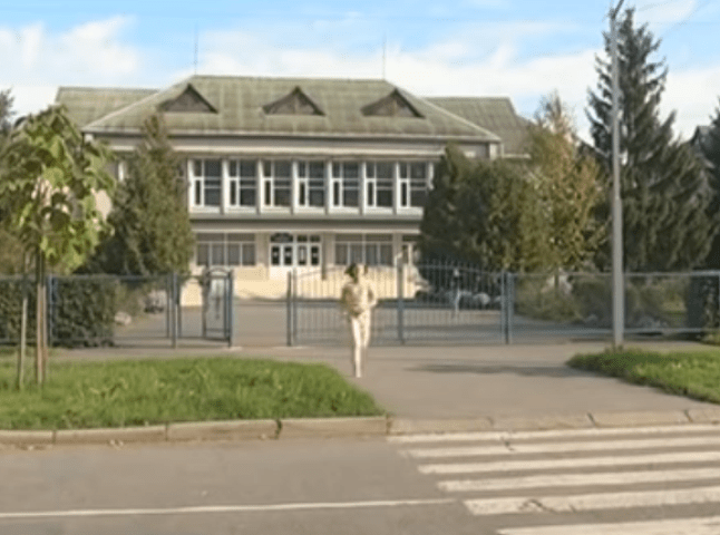 Дитина знаходиться у лікарні: в одній зі шкіл Мукачева розгорівся скандал