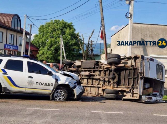 Зранку зіткнулись авто поліції та мікроавтобус: що відомо про ДТП Зранку зіткнулись авто поліції та мікроавтобус: що відомо про ДТП
