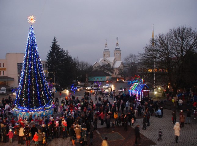 Святкові вогні головної ялинки Іршави запалять на Католицьке Різдво