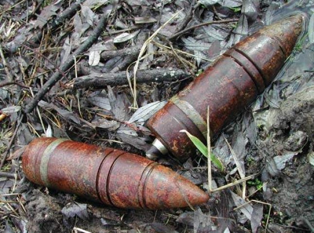 На Ужгородщині рятувальники знешкодили два артилерійські снаряди