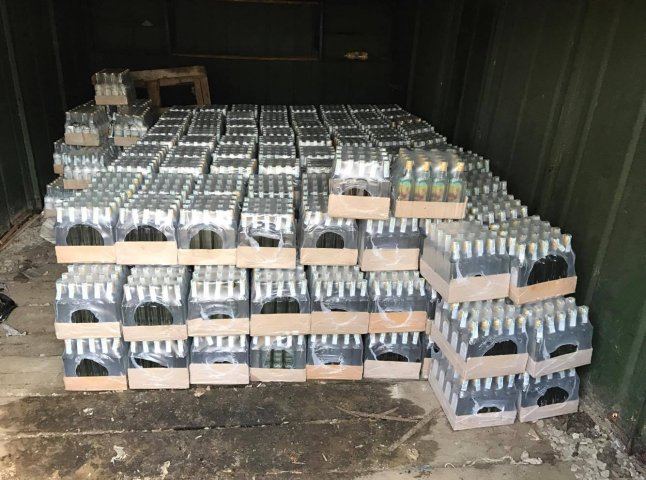 В Ужгороді правоохоронці виявили 260 ящиків із фальсифікованим алкоголем