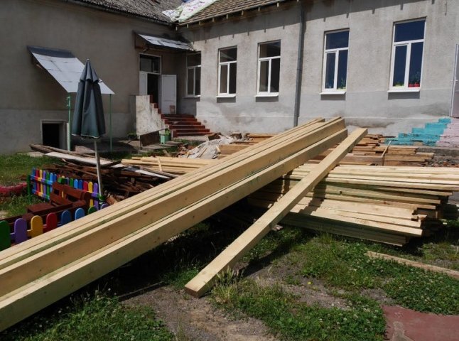 В одному з мікрорайонів Ужгорода ремонтують садочок