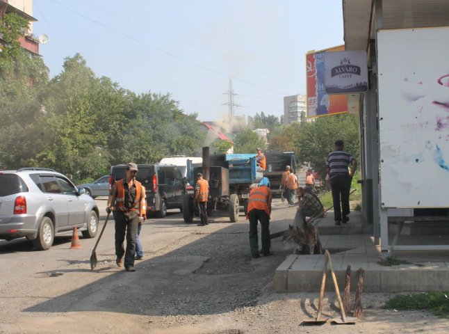 В Ужгороді ремонтують вулицю Грибоєдова