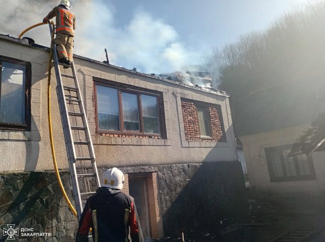 В одному із сіл Тячівського району гасили велику пожежу
