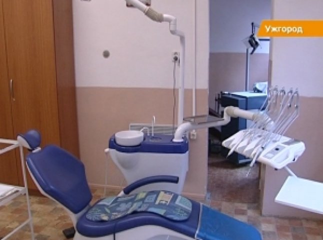Ужгородська влада вигнала на вулицю Закарпатську обласну стоматологію (ВІДЕО)