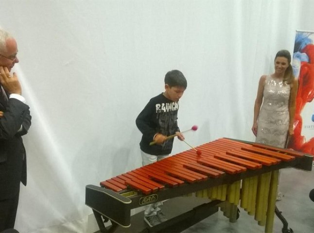 Угорщина подарувала дитячій школі мистецтв музичний інструмент