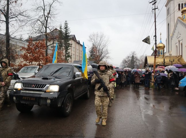 Мужнього воїна, який вважався безвісти зниклим, провели в останню путь