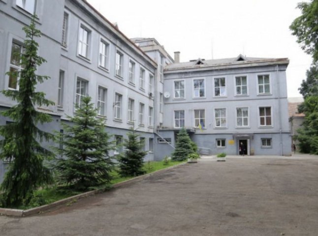 Вхід у відділення забороняється: у лікарні в Мукачеві посилили обмеження