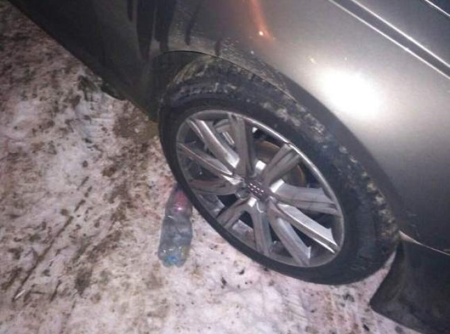 Розбірки на Рахівщині: власник іномарки "Audi", яку намагались підпалити, скоїв самосуд