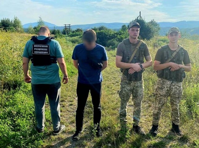Поблизу кордону зі Словаччиною затримали 10 людей