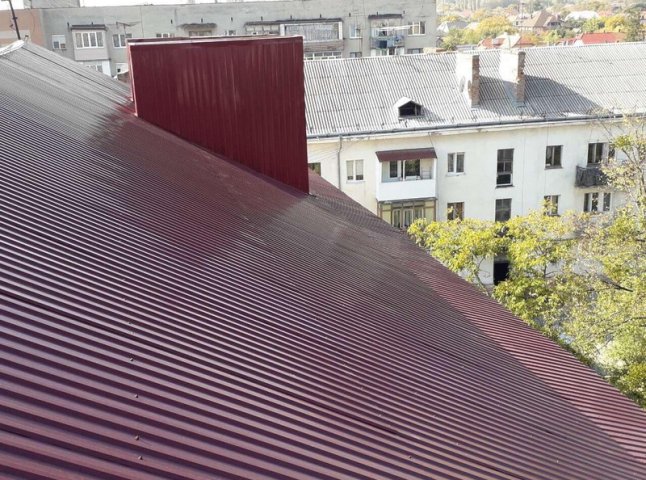 Минулого року у Мукачеві відремонтували дахи на 12 багатоповерхівках