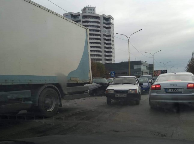 В Ужгороді у Новому районі сталася аварія