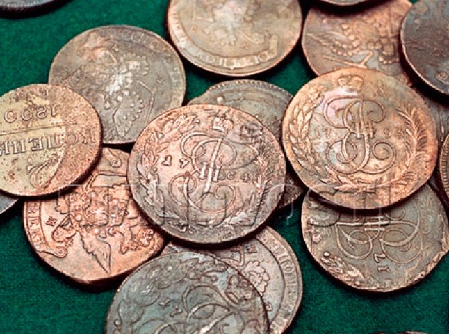 Чопські митники вилучили не задекларовані чотири старовинні монети, датовані з 1797 по 1896 роки