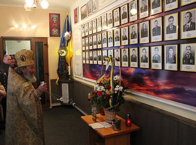 Закарпатські міліціонери вшанували загиблих чорнобильців пам’ятною стеллою (ФОТО)