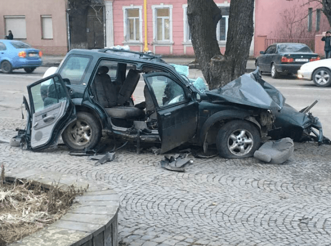 Оприлюднено нові деталі смертельної ДТП в Ужгороді та фото з місця події