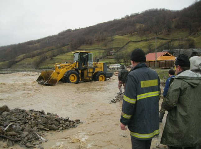 Після паводків на Рахівщині та Тячівщині відновлено електропостачання