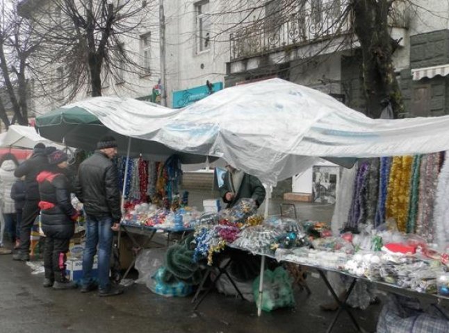 У центрі Хуста відкрився святковий ярмарок