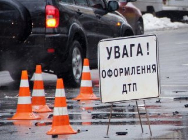 Вночі у Хусті "лоб в лоб" зіткнулись два автомобілі